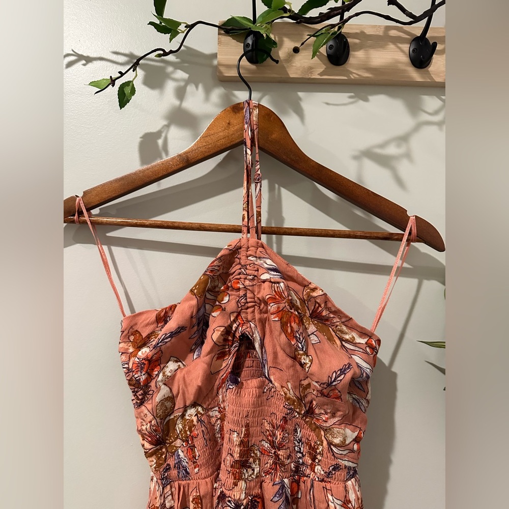 🌼Free People🌼 Peach/pink multi colored floral maxi dress with peek hole detail